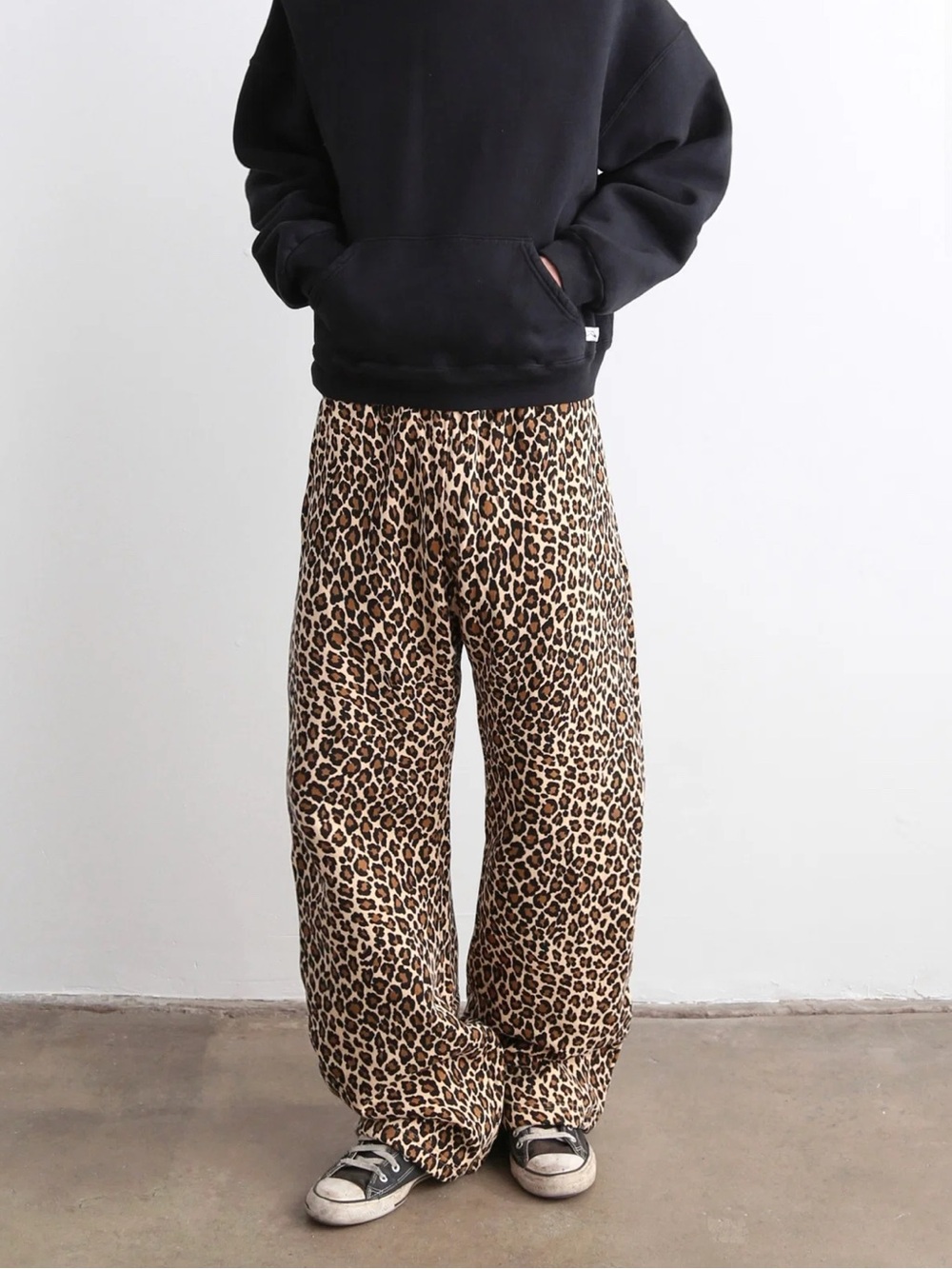 Akimbo leopard straight pants
